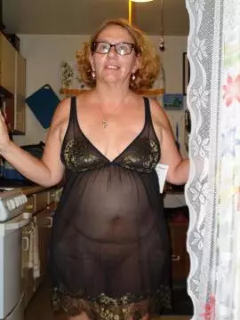 hornymilf image 0